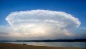 Un petit qui monte ^^ premier plan le Lac de Morat. Orage direction Berne. 